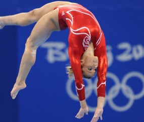 开云体育下载-佛罗伦萨对阵埃及，当门迪的里程碑照亮足球的千年丝路