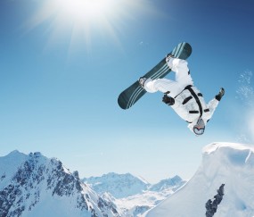 开云体育-皇马血拼利物浦，奥运周期之外的足球战争